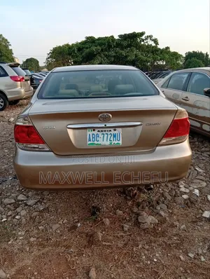 Toyota Camry LE 4dr Sedan (2.4L 4cyl 5A) 2005 Gold