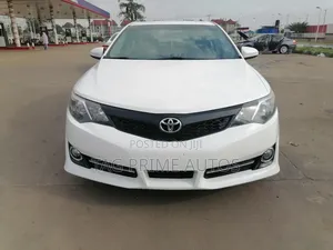 Toyota Camry SE 4dr Sedan (2.5L 4cyl 6A) 2014 White