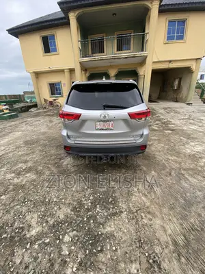 Toyota Highlander XLE 2019 Gray