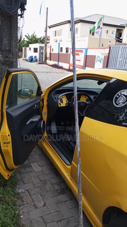 Honda Civic 2013 Yellow