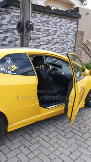Honda Civic 2013 Yellow