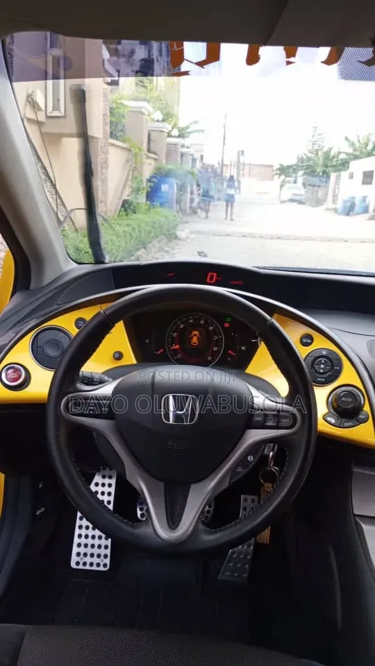 Honda Civic 2013 Yellow