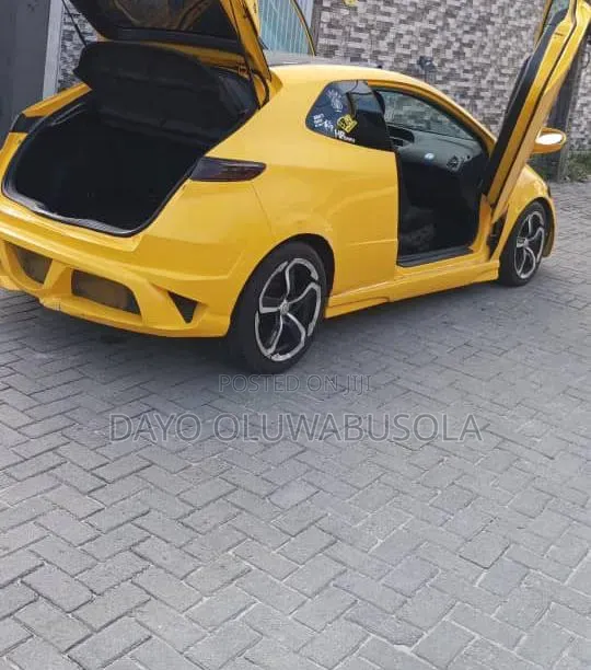 Honda Civic 2013 Yellow