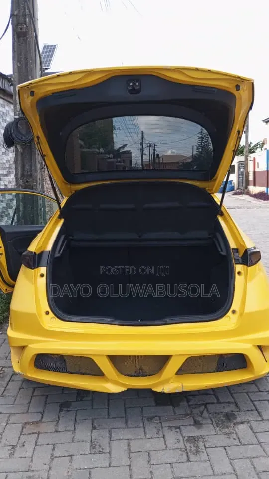 Honda Civic 2013 Yellow