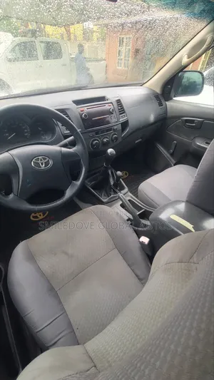 Toyota Hilux 2013 White