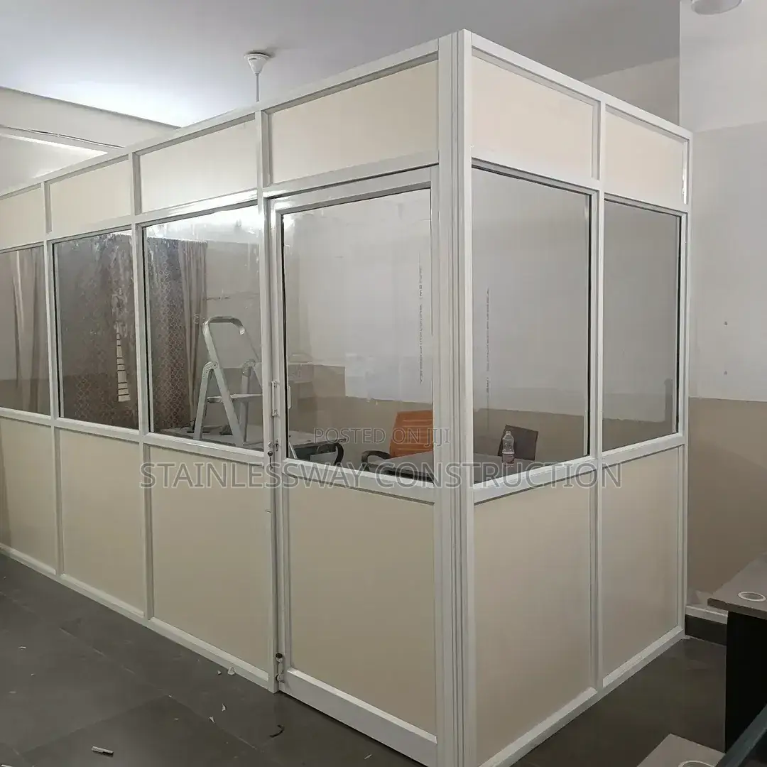 Office Partition With Glass an Bord