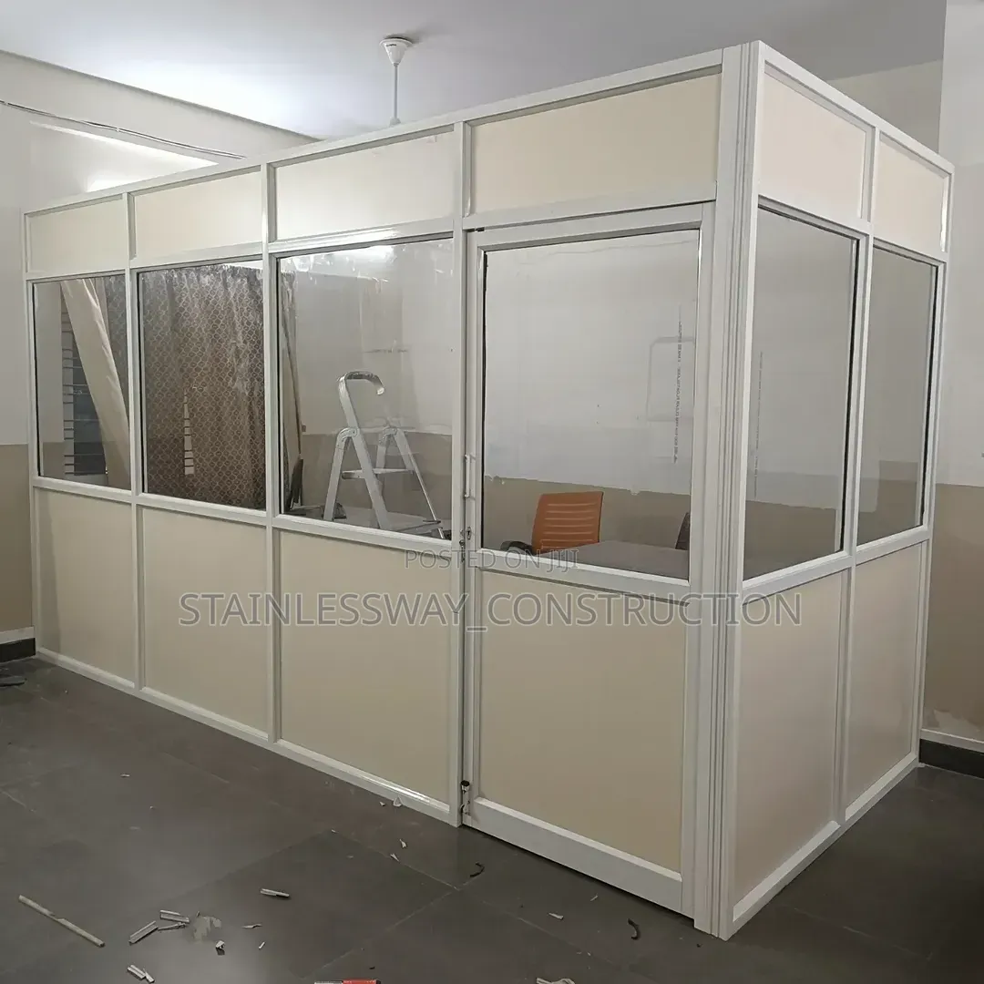 Office Partition With Glass an Bord