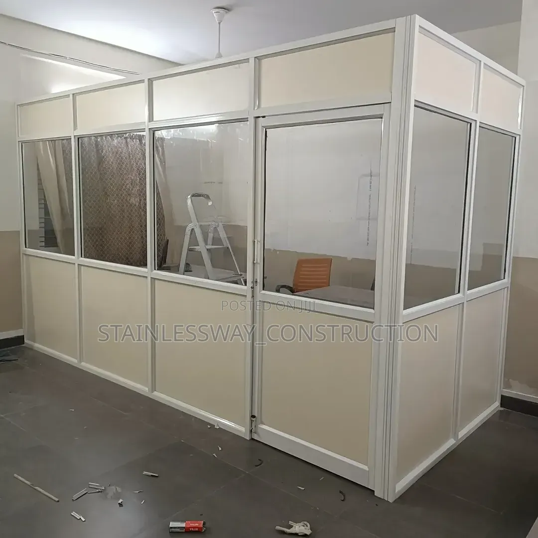 Office Partition With Glass an Bord