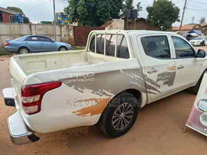 Mitsubishi L200 2016 White