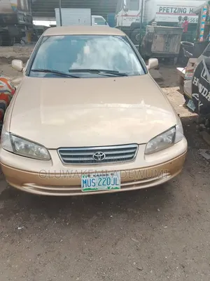 Toyota Camry LE V6 4dr Sedan (3.0L 6cyl 4A) 2001 Gold