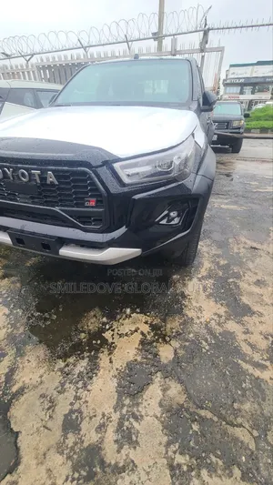 New Toyota Hilux 2025 Black