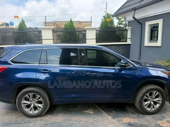 Toyota Highlander 2017 Blue