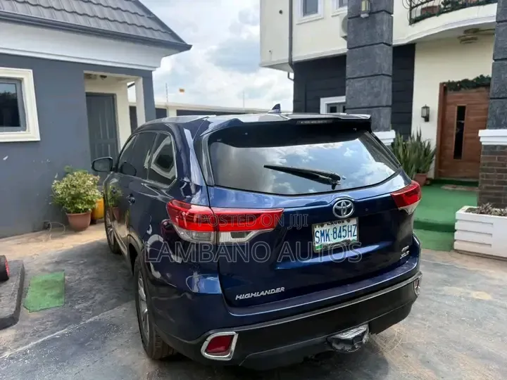 Toyota Highlander 2017 Blue