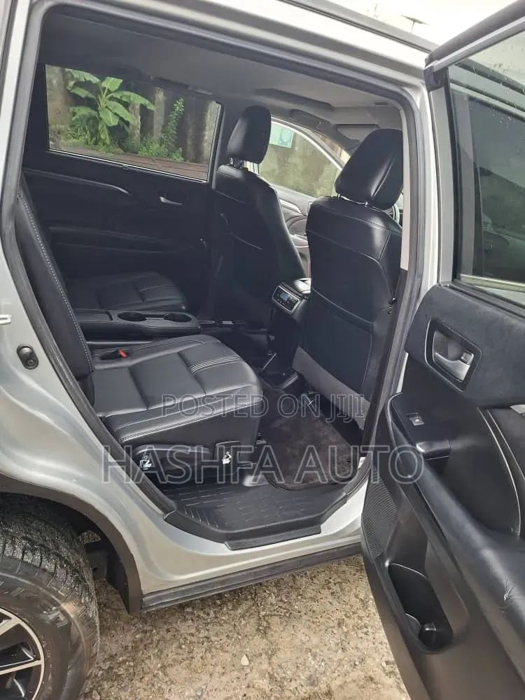 Toyota Highlander 2018 Silver