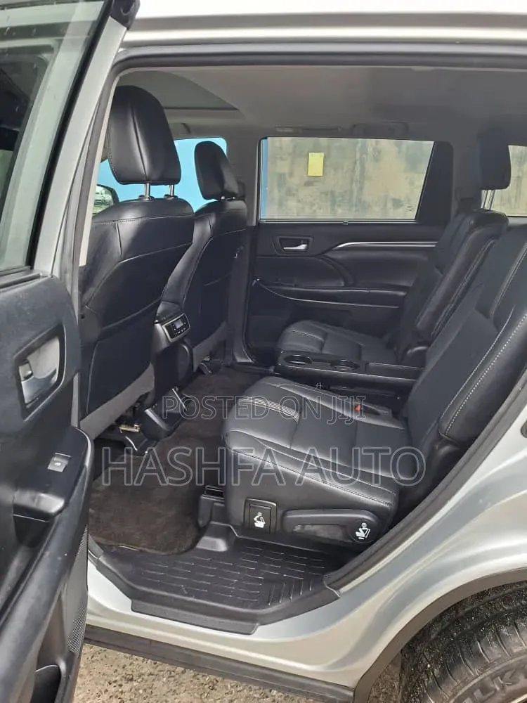 Toyota Highlander 2018 Silver