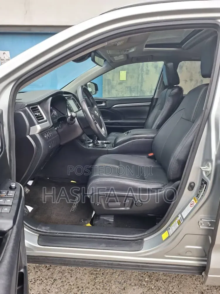 Toyota Highlander 2018 Silver