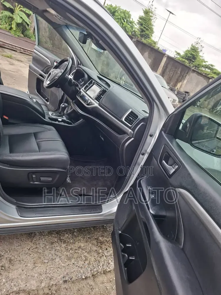 Toyota Highlander 2018 Silver