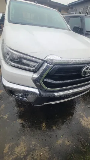 New Toyota Hilux 2025 White