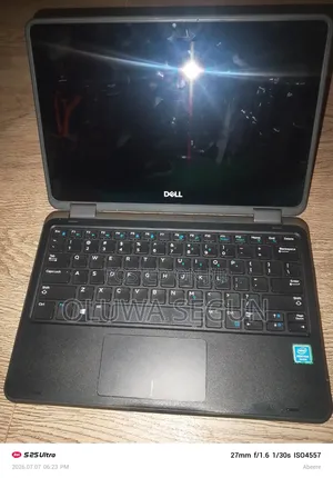 Laptop Dell Latitude 3190 2-in-1 8GB Intel Pentium SSD 140GB