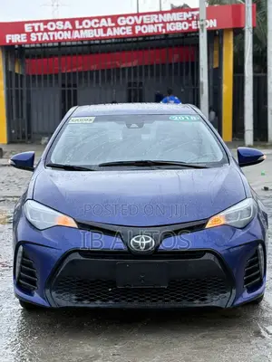 Toyota Corolla SE (1.8L 4cyl 6M) 2018 Blue