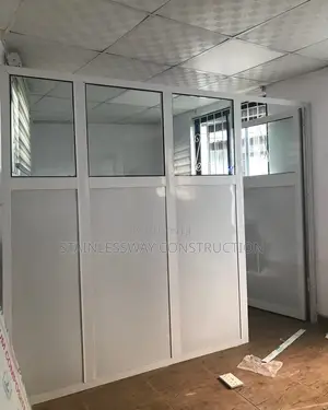 Modern + Stylish Office Glass) Bord
