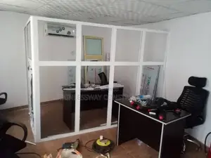Modern + Stylish Office Glass) Bord