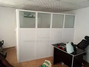 Modern + Stylish Office Glass) Bord