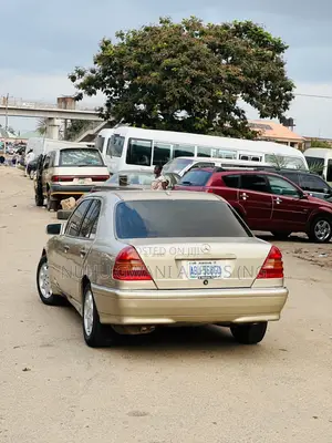 Mercedes-Benz C230 2000 Gold