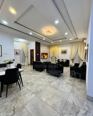 Elk 3 Bedroom Luxurious Apartment - Fully Serviced & Airport Proximity