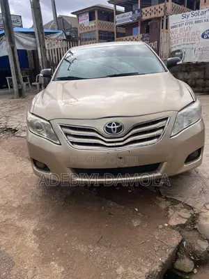Toyota Camry LE 4dr Sedan (2.5L 4cyl 6AM) 2010 Gold
