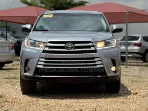 Toyota Highlander LE 4x4 V6 (3.5L 6cyl 8A) 2017 Gray