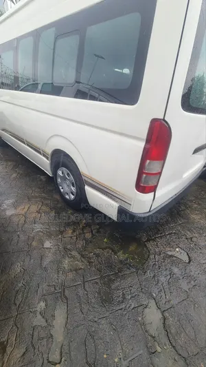 Toyota HiAce 2017 White