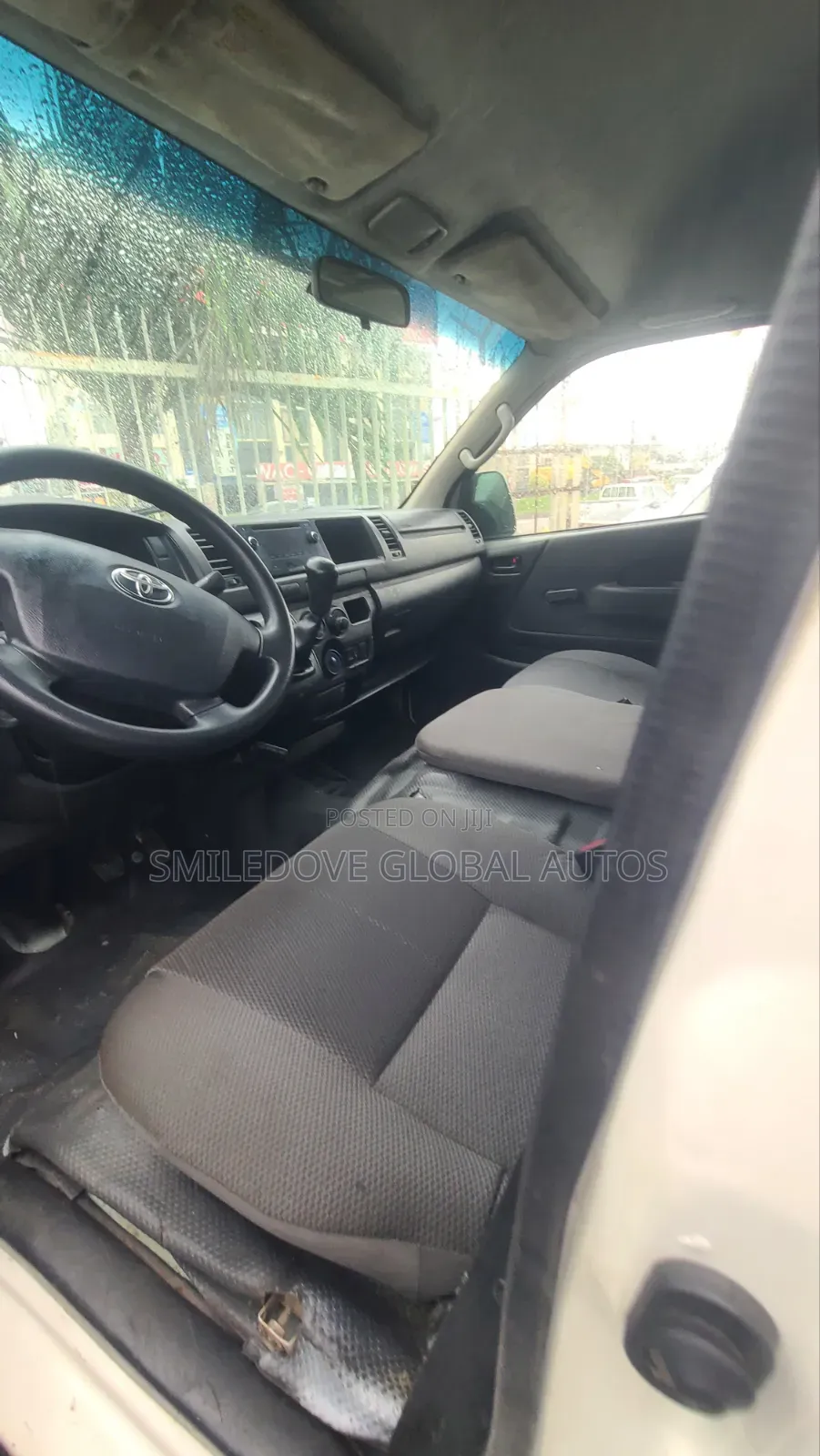 Toyota HiAce 2017 White