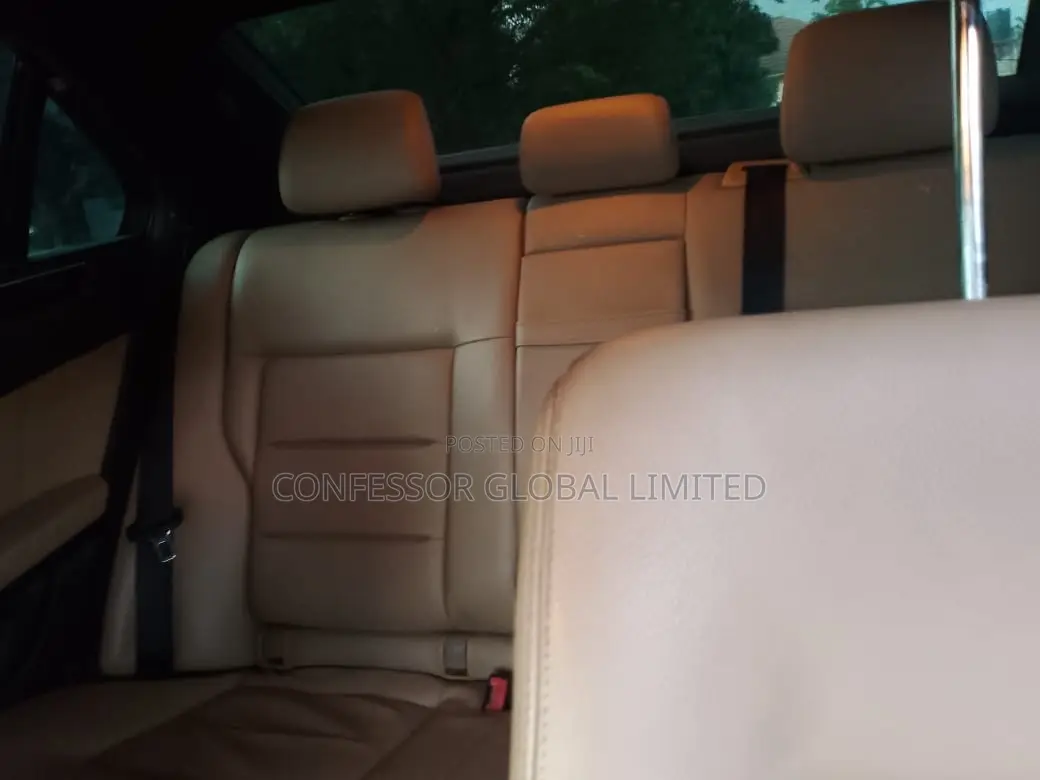 Mercedes-Benz E350 2010 Gold