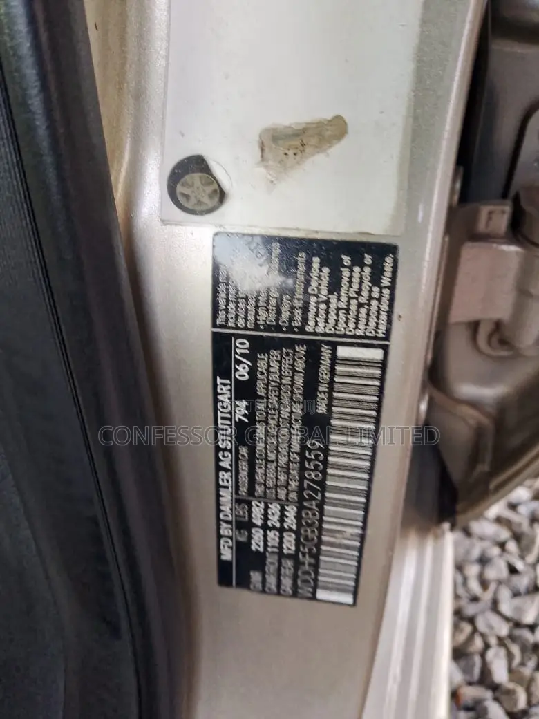 Mercedes-Benz E350 2010 Gold