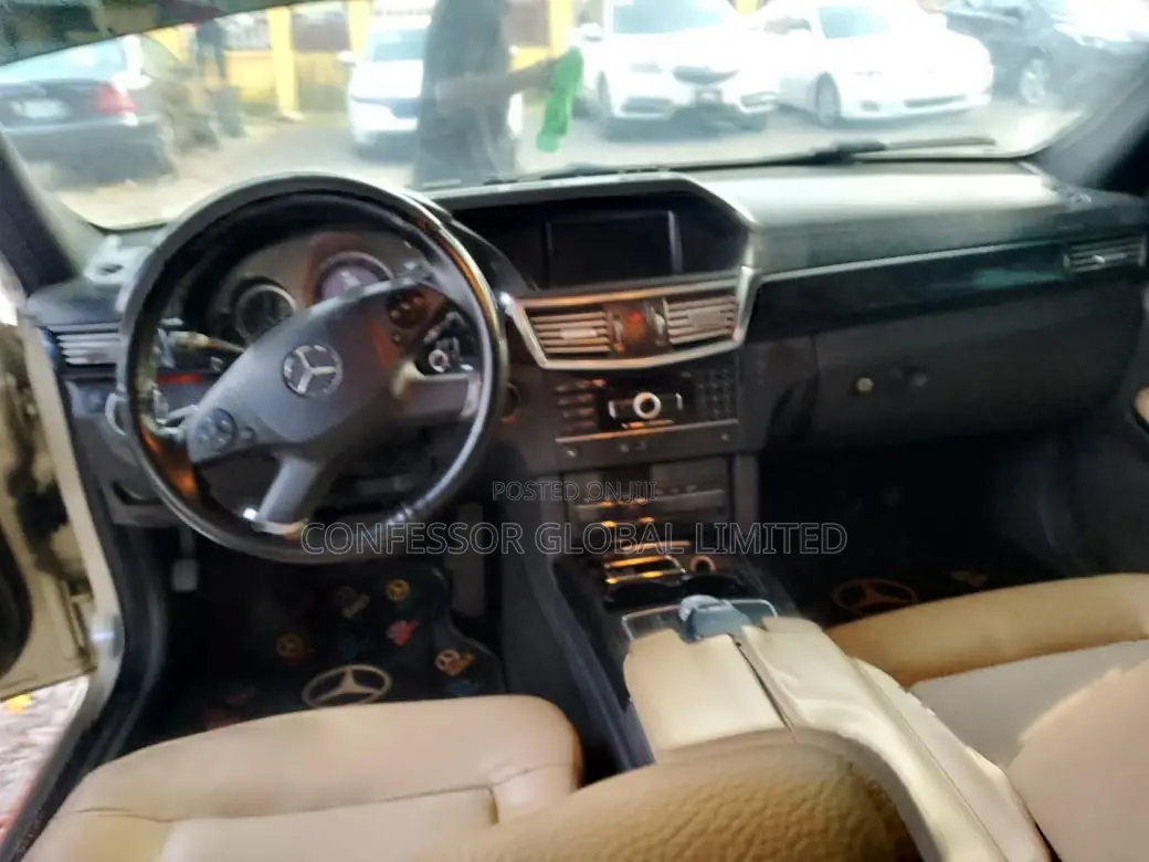 Mercedes-Benz E350 2010 Gold