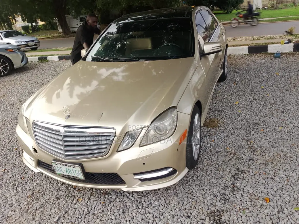 Mercedes-Benz E350 2010 Gold