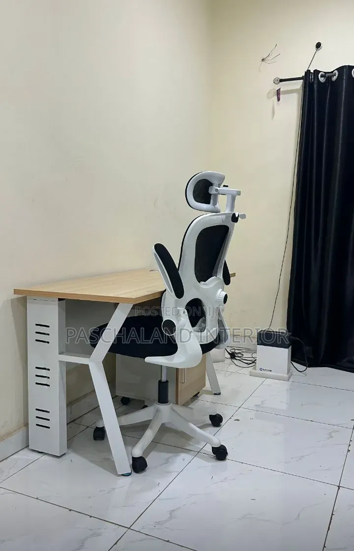 Boost Productivity With This Office Desk
