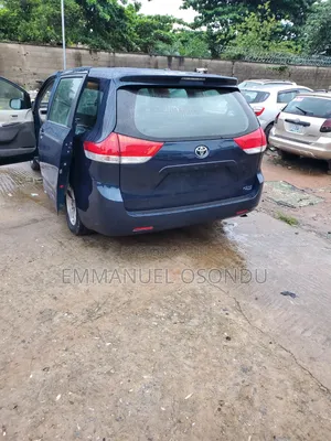 Toyota Sienna 2012 Blue
