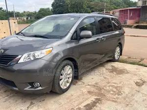 Toyota Sienna 2013 Gray