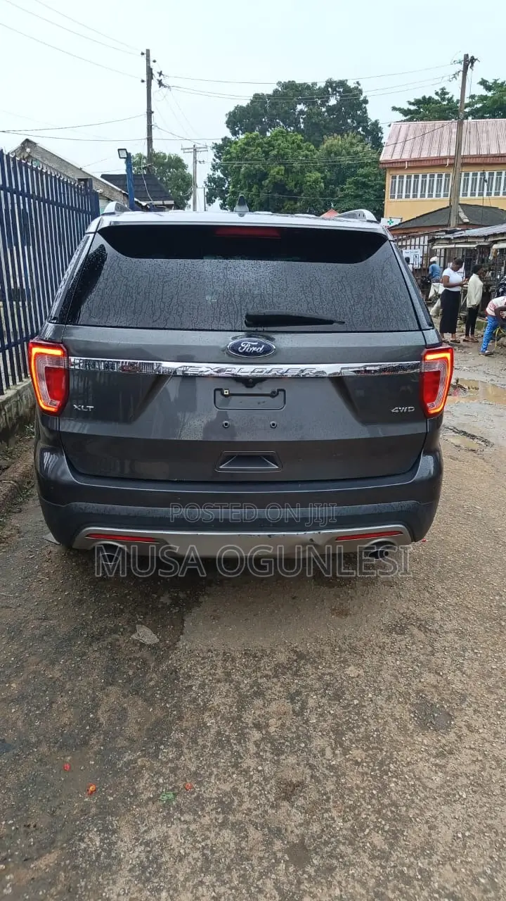 Ford Explorer 2016 Gray