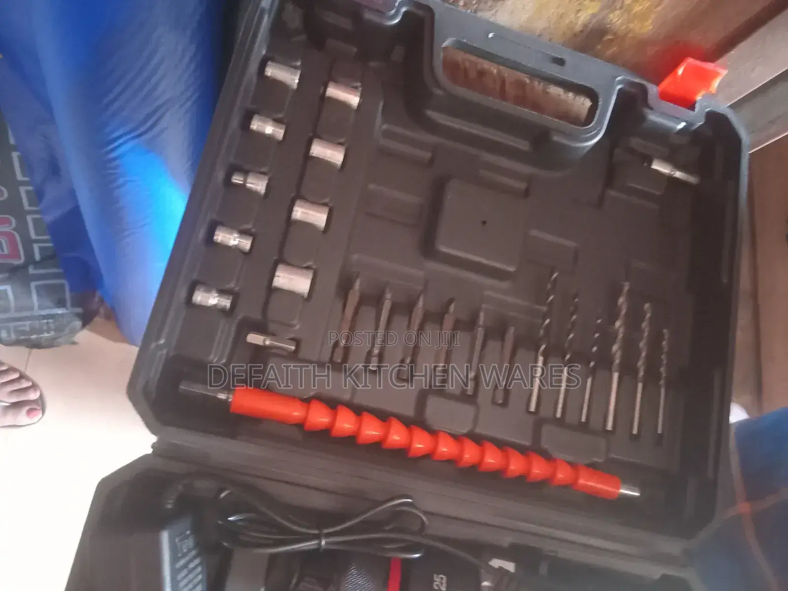 Bosch Cordless Drill and Screw Machine