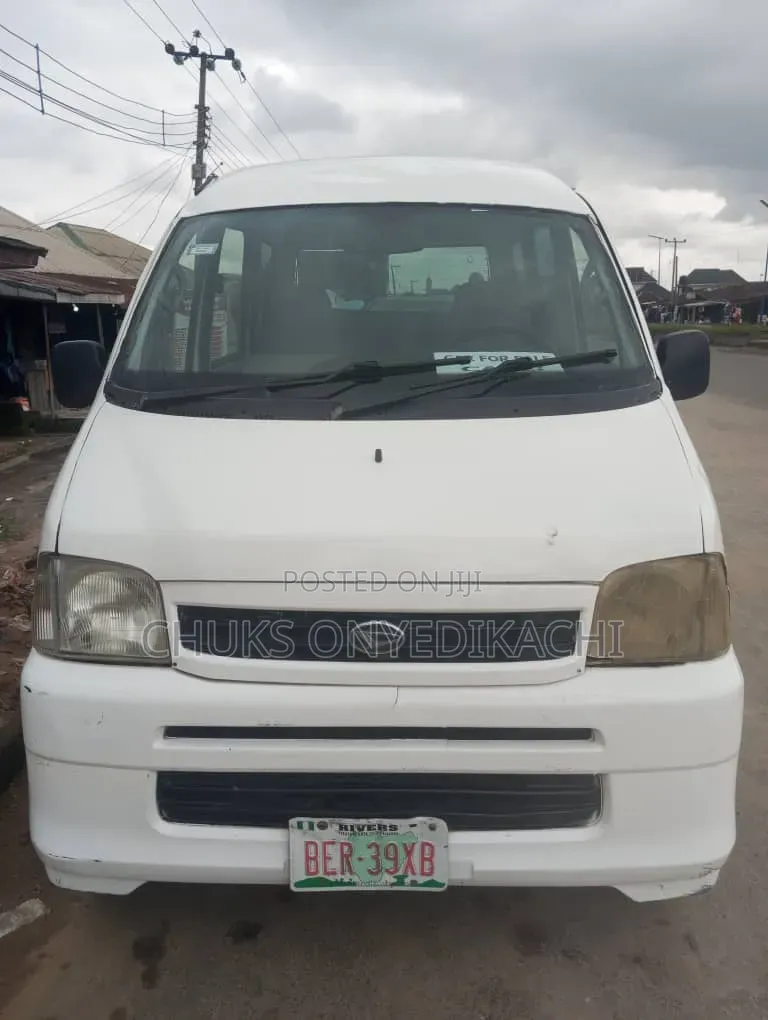 Bus 2020 White