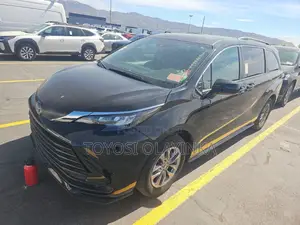 Toyota Sienna XLE 7-Passenger AWD 2025 Black