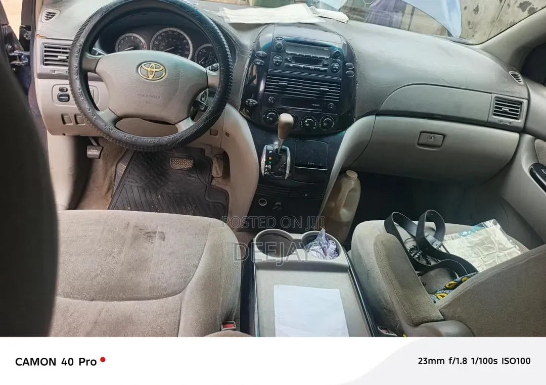 Toyota Sienna 2006 Blue