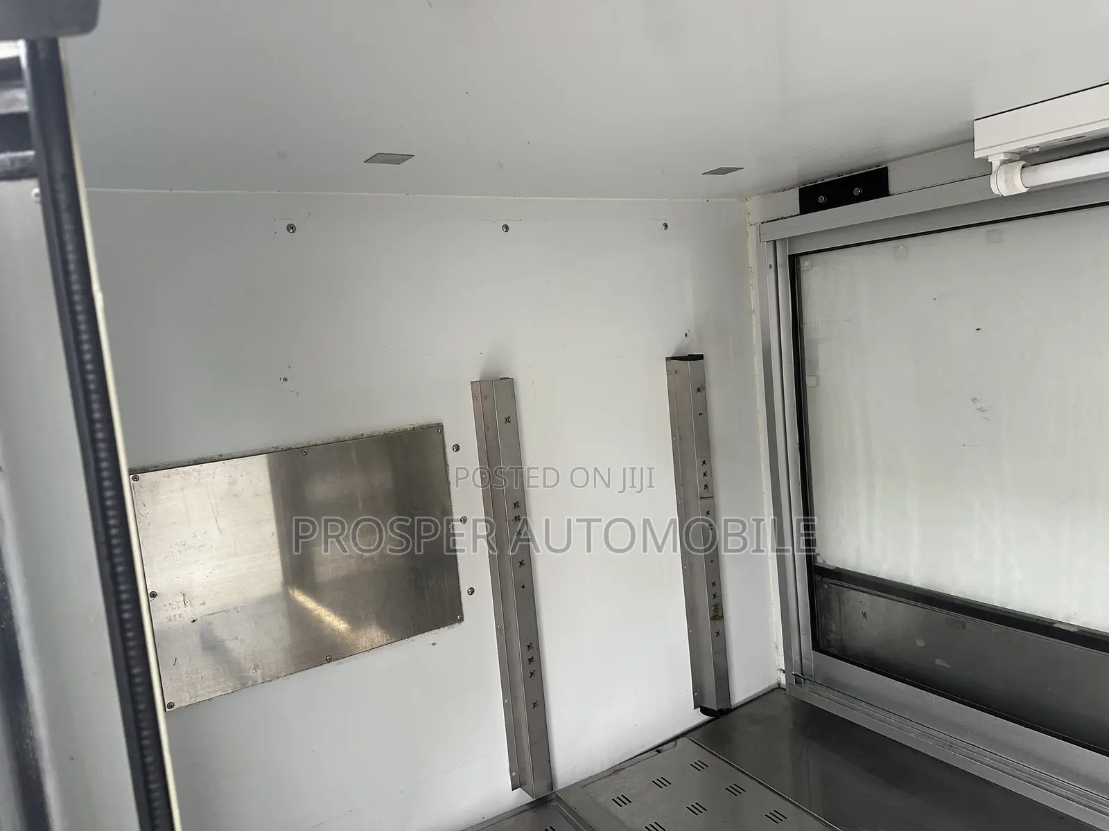 Suzuki APV Minibus 2012 White