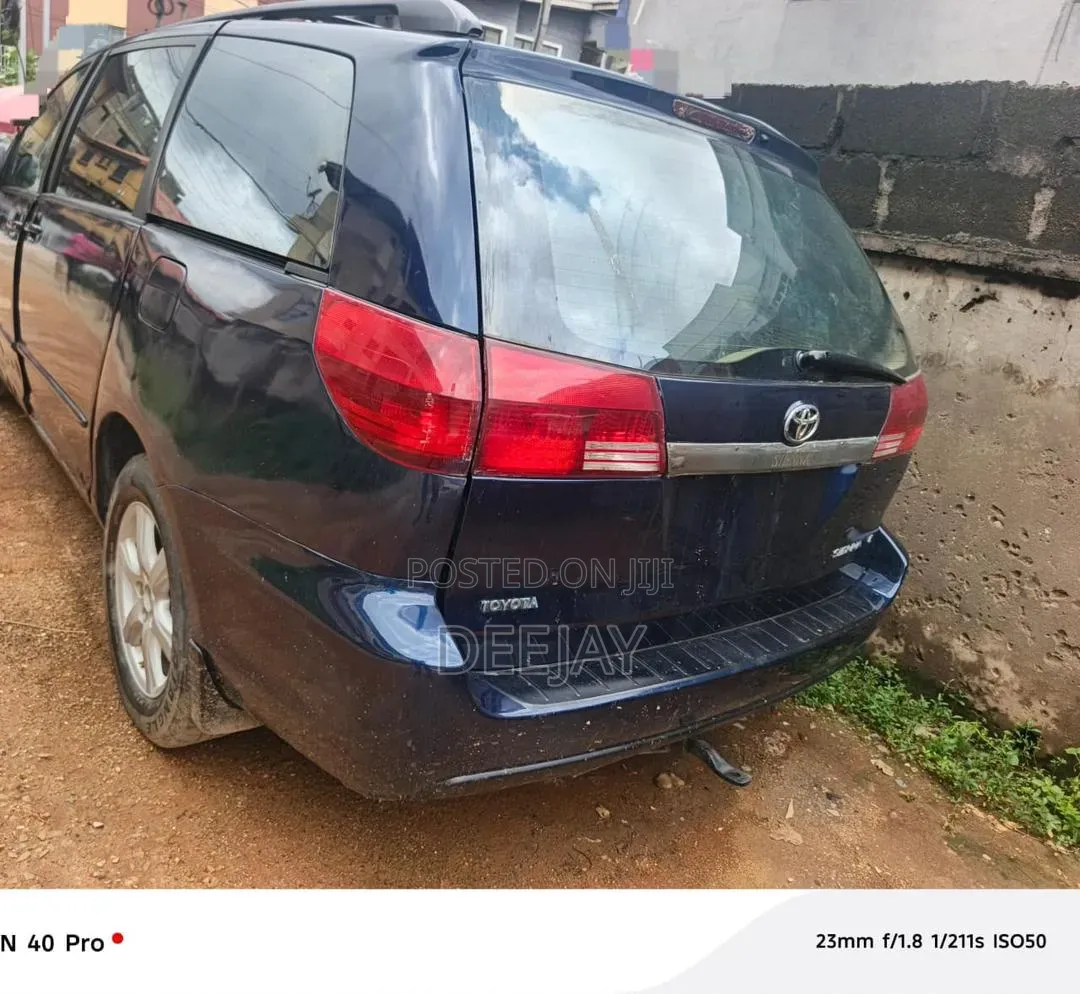Toyota Sienna 2006 Blue