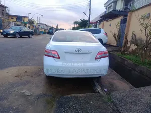 Toyota Camry LE 4dr Sedan (2.5L 4cyl 6A) 2011 White