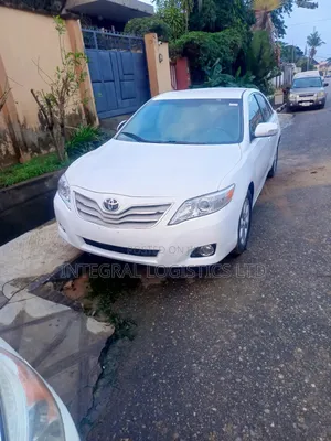 Toyota Camry LE 4dr Sedan (2.5L 4cyl 6A) 2011 White