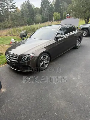 Mercedes-Benz E300 4Matic AWD Sedan (2.0L 4cyl 9A) 2017 Brown